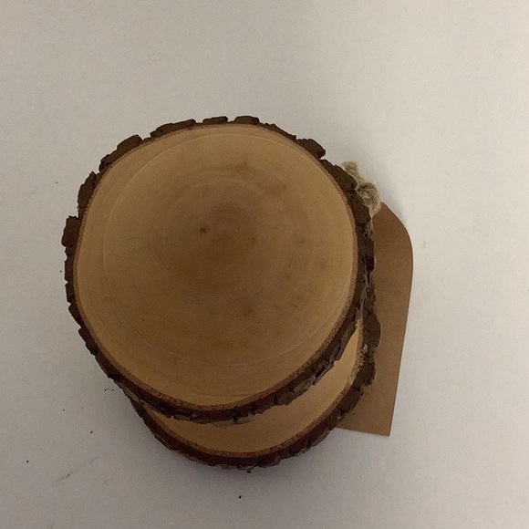 Hand carved mushroom Dogwood live edge - Picture 4 of 4